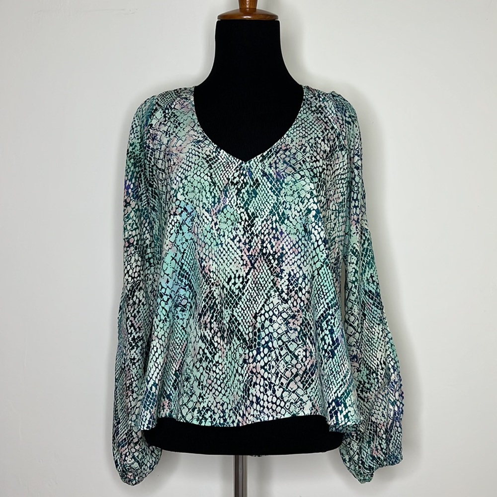 LOVERS + FRIENDS Green Snake Print Cold Shoulder Blouse XS